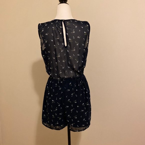 Hollister Floral Romper - Picture 4 of 4